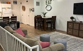 Red Hen Rental - 2 Bed With 1 Full Bath 1 Half Bath Full Kitchen